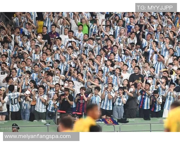 蜜雪冰城足球明星形象梅西引领潮流 打造专属球迷狂欢体验